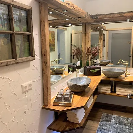 Large, Detached In Muhr, Cleaning Included *
